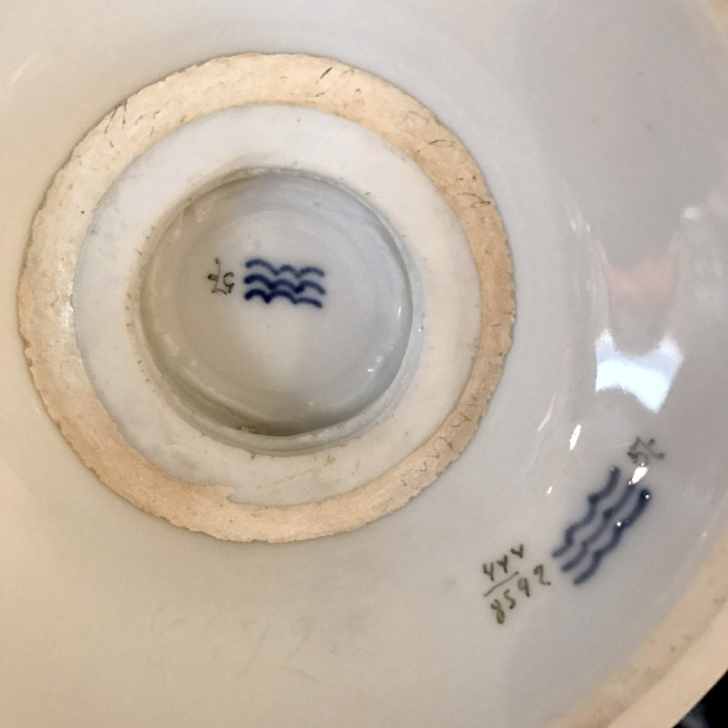 Footed bowl