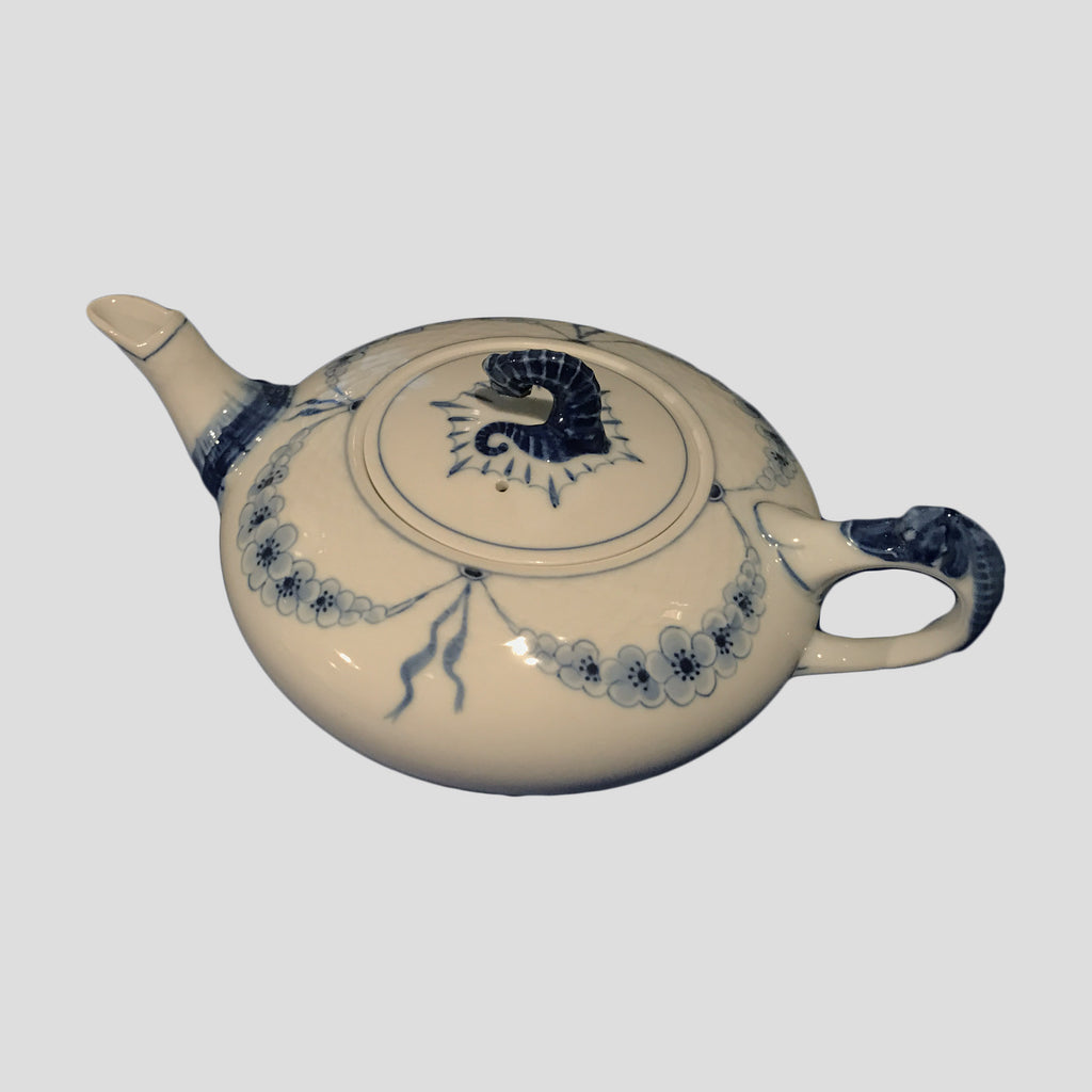 Tea pot